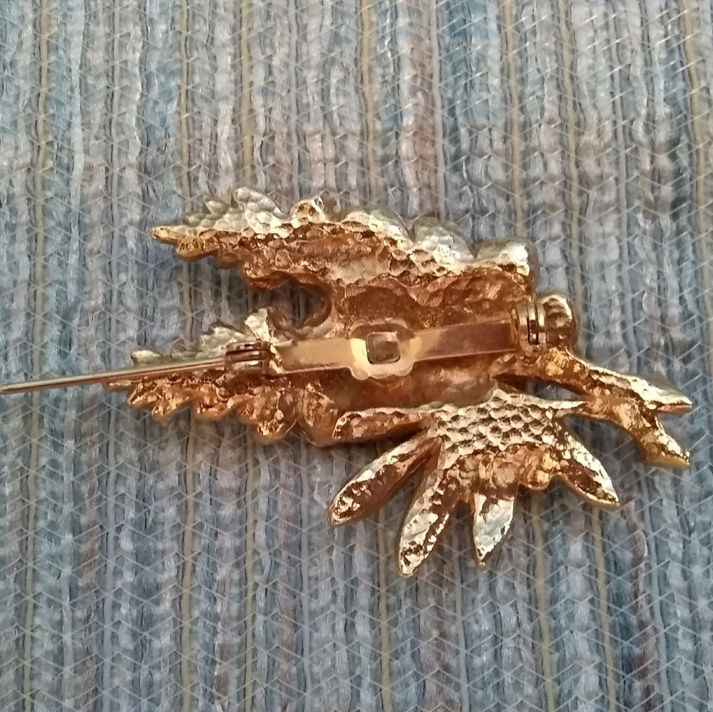 Vintage Bonnets '68 WIBC Flower Brooch Vintage Bowling Congress Gold Tone Metal - Picture 2 of 7